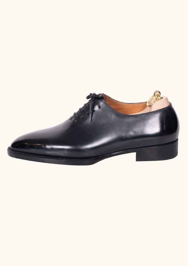 Seamless Black Oxfords